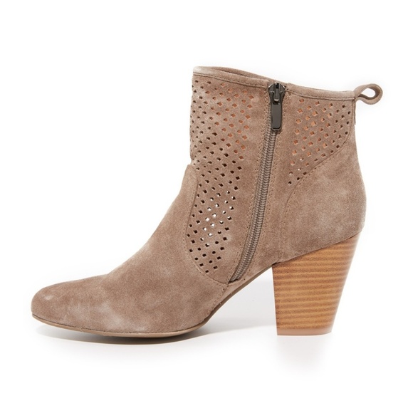 Chic Matiko Booties - Picture 3 of 3